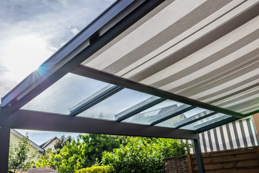Retractable fabric pergola